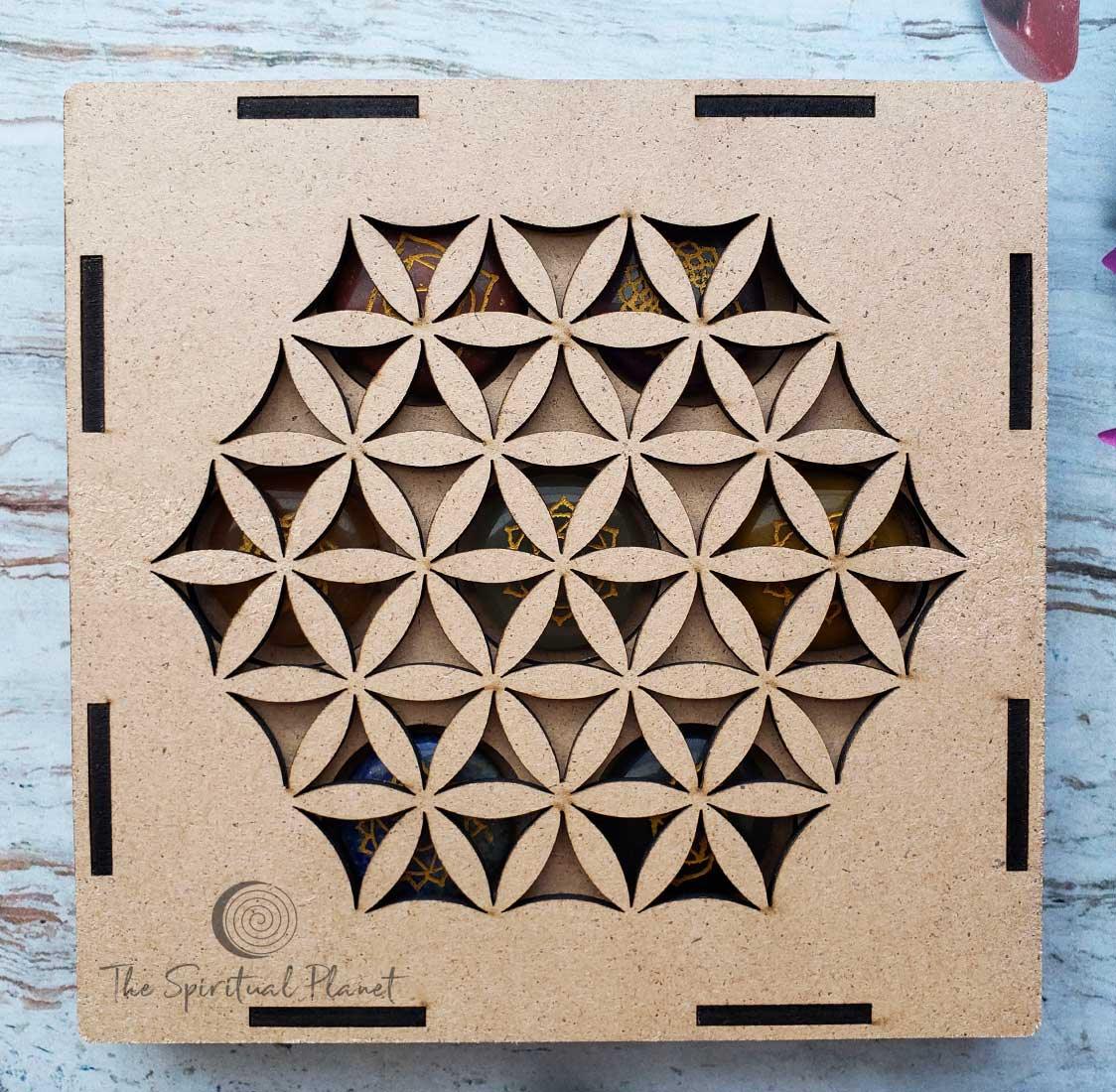 Flower of Life 7 Chakra Set Crown: Amethyst Third Eye: Lolite  Throat: Lapis Lazuli     Heart: Green Aventurine Solar Plexus: Citrine Sacral: Orange Calcite  Root: Red Jasper Align your Chakras