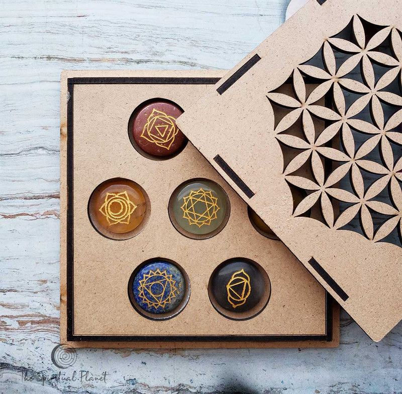 Flower of Life 7 Chakra Set Crown: Amethyst Third Eye: Lolite  Throat: Lapis Lazuli     Heart: Green Aventurine Solar Plexus: Citrine Sacral: Orange Calcite  Root: Red Jasper Align your Chakras